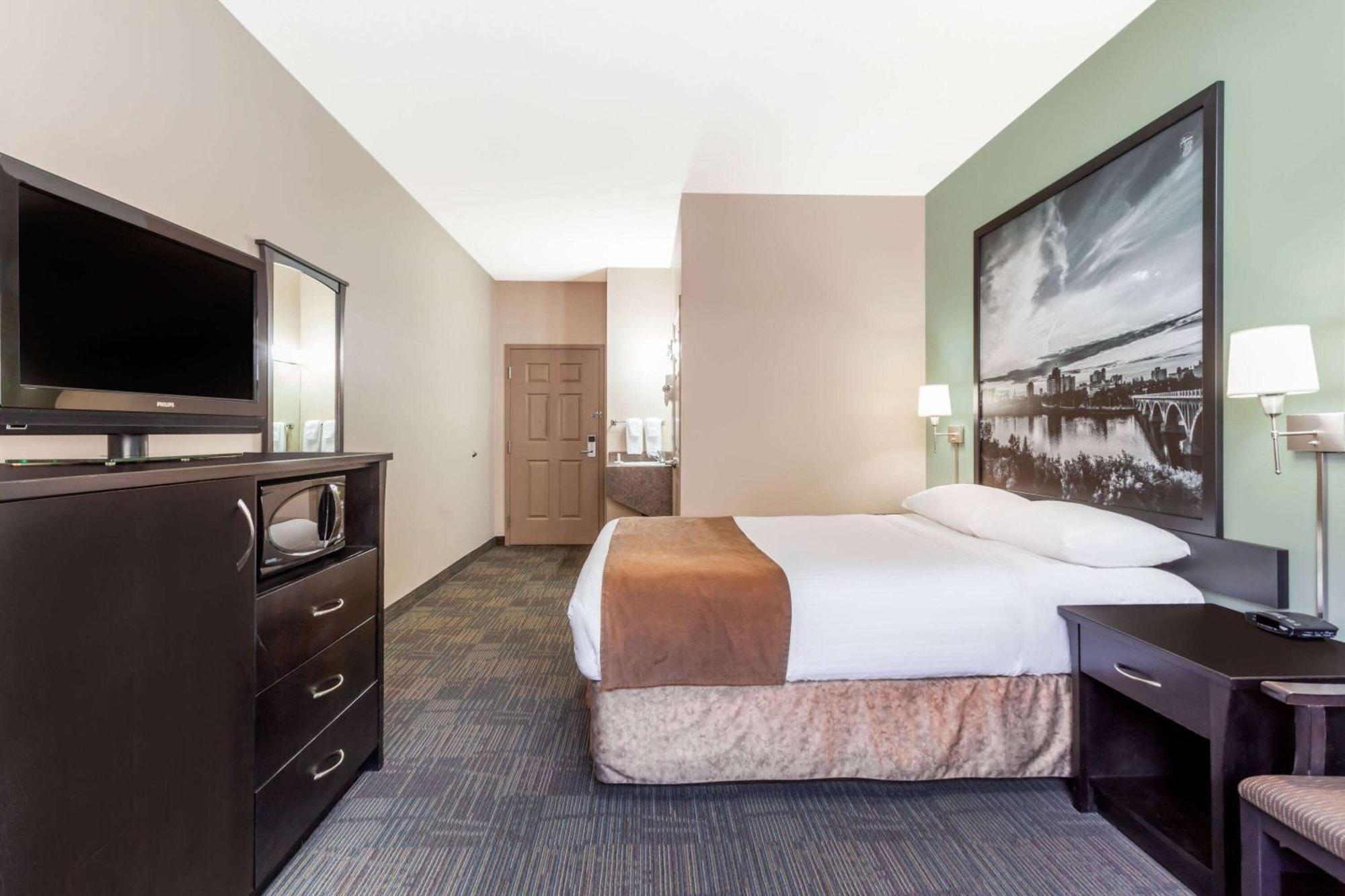 Super 8 By Wyndham Saskatoon Near Saskatoon Airport Exterior foto