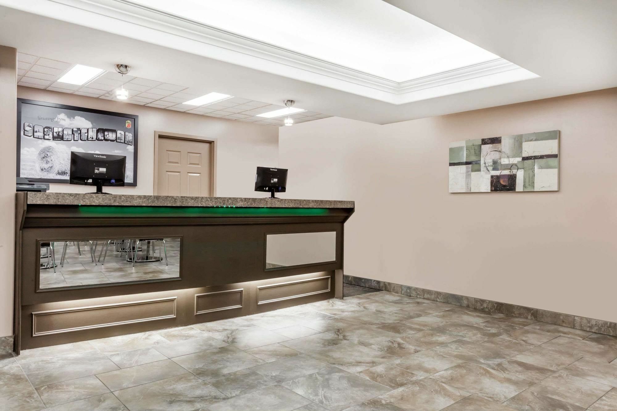 Super 8 By Wyndham Saskatoon Near Saskatoon Airport Exterior foto